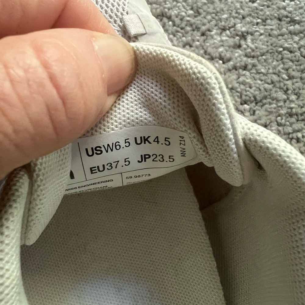 On Running White Athletic Shoes - Picture 4 of 5
